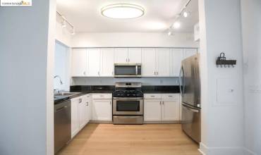 1578 Brunswig, Emeryville, California 94608, 2 Bedrooms Bedrooms, ,1 BathroomBathrooms,Residential Lease,Rent,1578 Brunswig,41077592