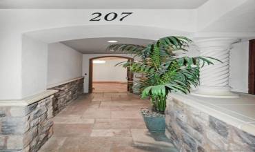 120 C Avenue 207, Coronado, California 92118, 2 Bedrooms Bedrooms, ,2 BathroomsBathrooms,Residential Lease,Rent,120 C Avenue 207,240025489SD