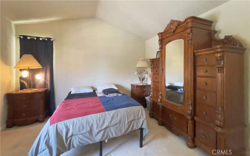 BIG MASTER BEDROOM. WITH VAULTED CEILING.