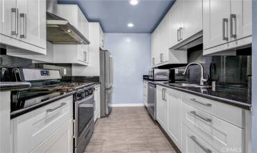 1730 Camden Avenue 204, Los Angeles, California 90025, 2 Bedrooms Bedrooms, ,2 BathroomsBathrooms,Residential Lease,Rent,1730 Camden Avenue 204,PW24219139