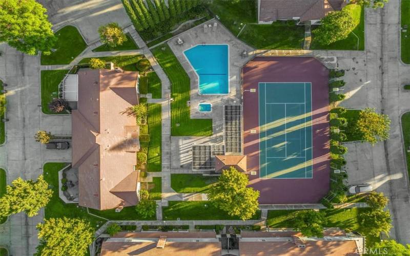 Amenities pool, spa, pickleball