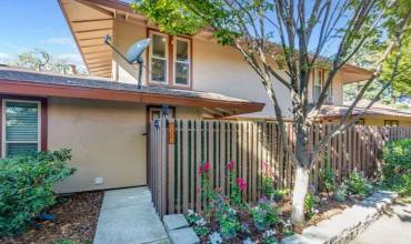 205 Red Oak Drive B, Sunnyvale, California 94086, 2 Bedrooms Bedrooms, ,1 BathroomBathrooms,Residential,Buy,205 Red Oak Drive B,ML81984601