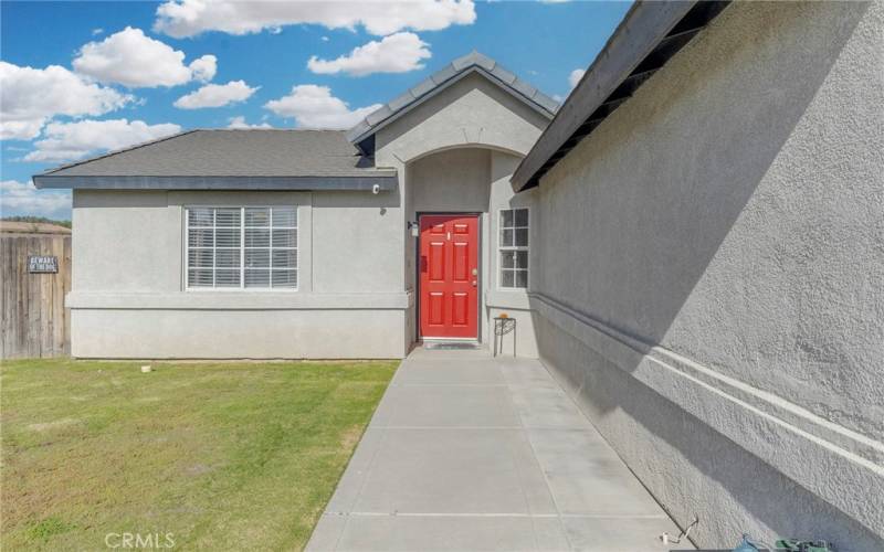 clean front entry to welcome your guest