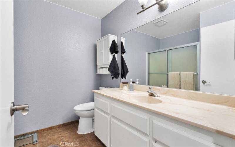 Hall bathroom with tub/shwer combo.