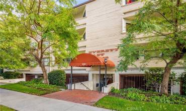 110 N Everett Street 207, Glendale, California 91206, 2 Bedrooms Bedrooms, ,2 BathroomsBathrooms,Residential Lease,Rent,110 N Everett Street 207,GD24223270