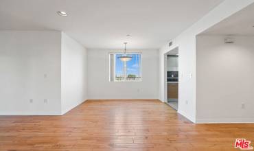 1321 Brockton Avenue 201, Los Angeles, California 90025, 3 Bedrooms Bedrooms, ,2 BathroomsBathrooms,Residential Lease,Rent,1321 Brockton Avenue 201,24458061