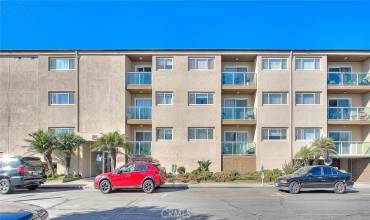 15 15th Street 13, Hermosa Beach, California 90254, 2 Bedrooms Bedrooms, ,2 BathroomsBathrooms,Residential Lease,Rent,15 15th Street 13,SB24223633