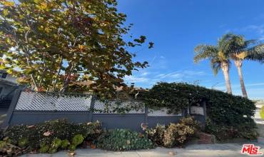 721 Pine Street A, Santa Monica, California 90405, 1 Bedroom Bedrooms, ,1 BathroomBathrooms,Residential Lease,Rent,721 Pine Street A,24457363