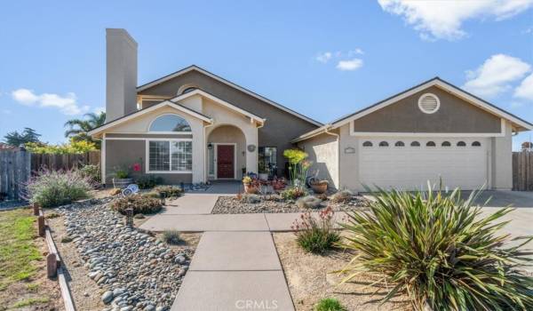 Welcome to 1360 Charter Court!  This well-designed landscaping is as low-maintenance as it is interesting.  There is a front porch, complete with pavers, nestled to the right of the front door to relax and take in the neighborhood​​‌​​​​‌​​‌‌​​‌​​​‌‌​​​‌​​‌‌​​‌‌​​‌‌​​​​ views.