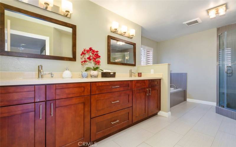 master bathroom - dual vanities, walk-in shower and soaking tub