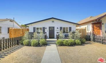 1269 1/2 S Muirfield Road, Los Angeles, California 90019, 2 Bedrooms Bedrooms, ,1 BathroomBathrooms,Residential Lease,Rent,1269 1/2 S Muirfield Road,24457709