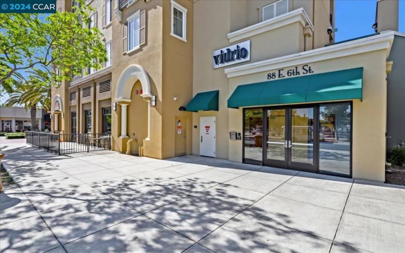 The Vidrio is a premier community in the heart of Pittsburg's Marina District.