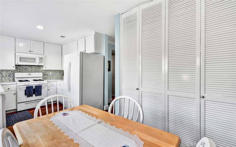 Dining room to kitchen