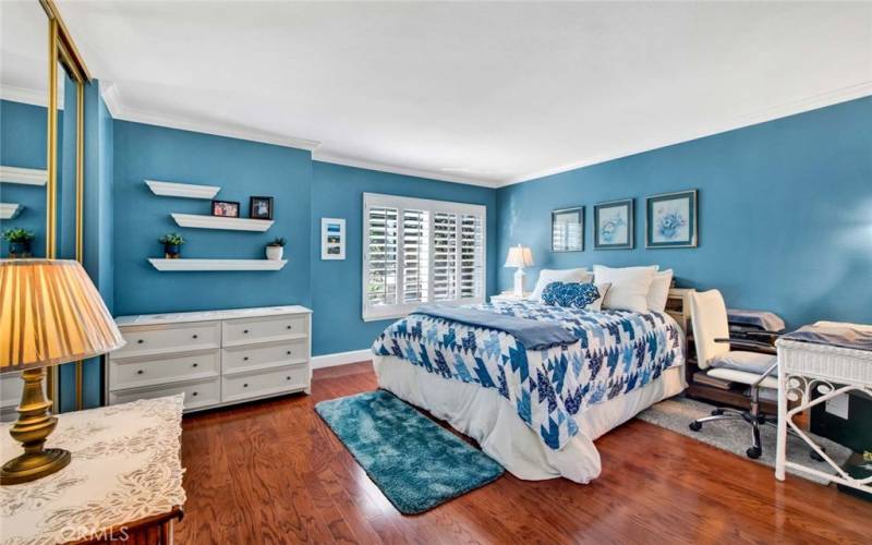 Large secondary bedroom