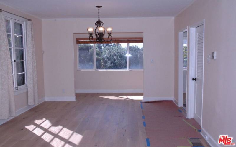 Dining Area/Sunroom