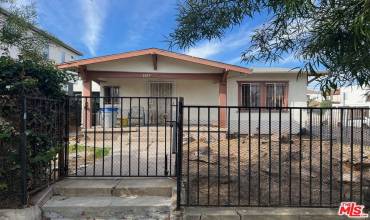 1733 S Longwood Avenue, Los Angeles, California 90019, 3 Bedrooms Bedrooms, ,Residential Income,Buy,1733 S Longwood Avenue,24458347