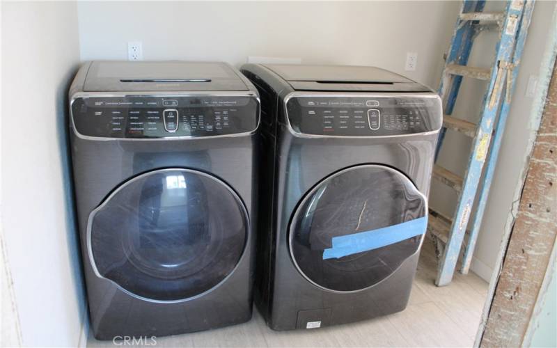 New washer and dryer included