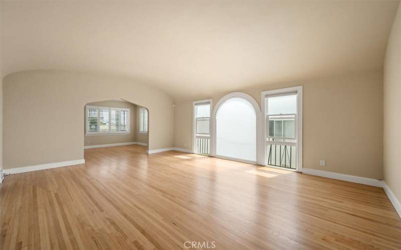 Large Living Room with Barrel-Vaulted Ceilings