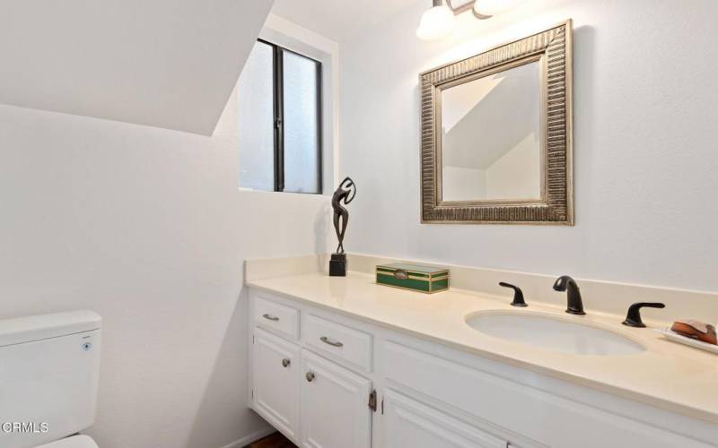 22-web-or-mls-22 - Powder Room