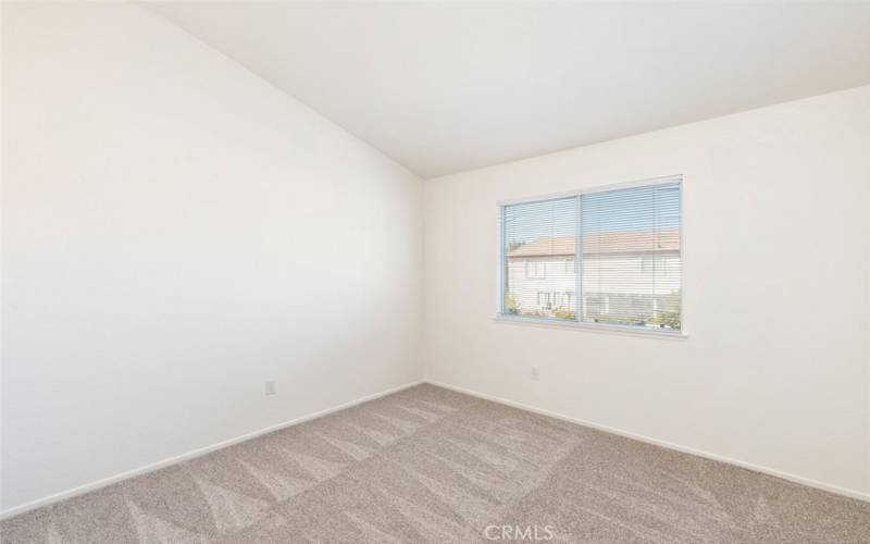 Second upstairs guest bedroom
