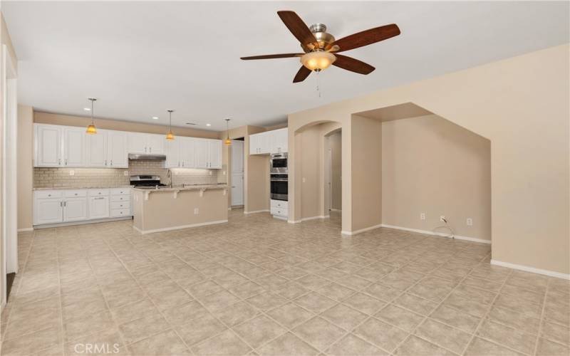 Kitchen joins Family Room