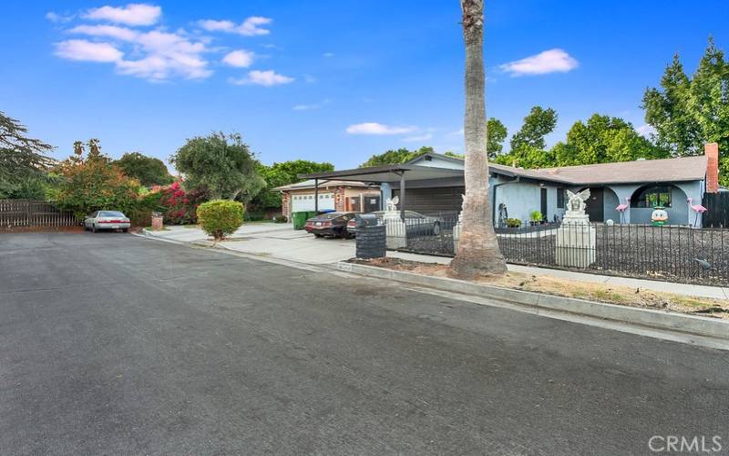 This wonderful entertainer’s POOL home is located on a quiet cul-de-sac in one of Canoga Park’s most sought-after neighborhoods.