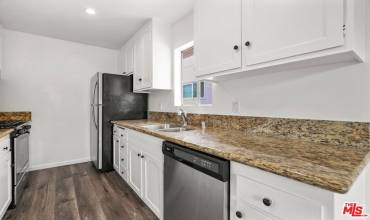 11930 Mayfield Avenue 9, Los Angeles, California 90049, 2 Bedrooms Bedrooms, ,2 BathroomsBathrooms,Residential Lease,Rent,11930 Mayfield Avenue 9,24458811