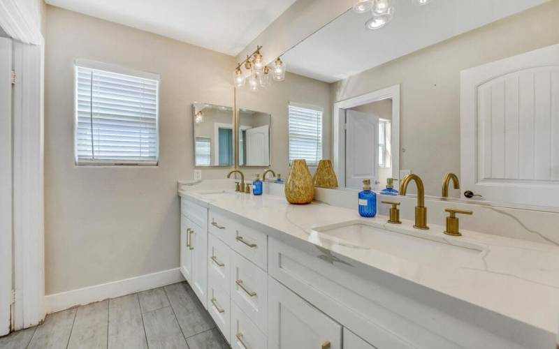 26 BATHROOM MLS