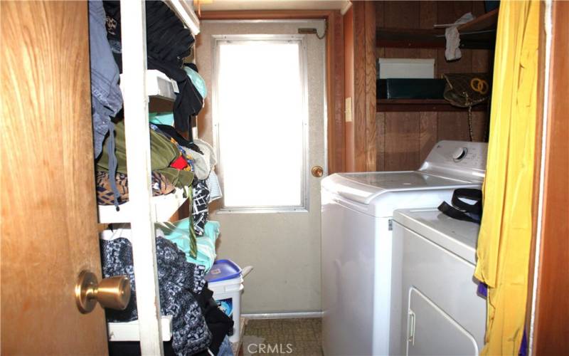 LAUNDRY AREA WASHER AND DRYER