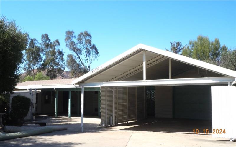 2 car covered carport...and behind that is a 2 car garage.