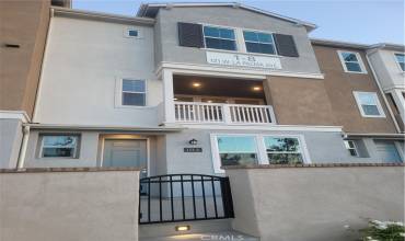 121 W La Palma 6, Anaheim, California 92801, 3 Bedrooms Bedrooms, ,3 BathroomsBathrooms,Residential Lease,Rent,121 W La Palma 6,PW24225166