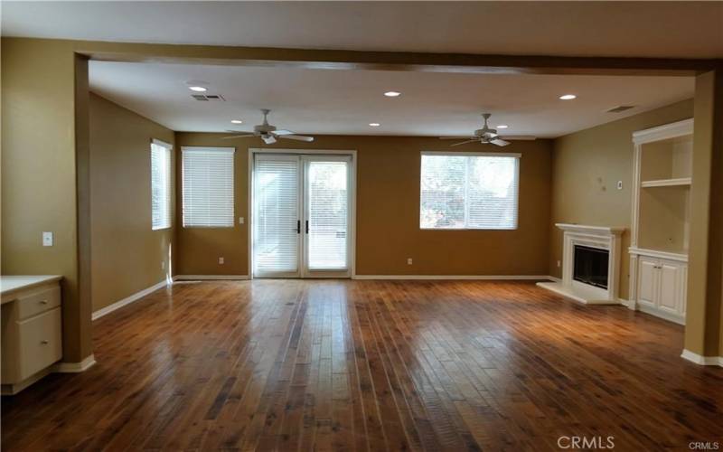 Fire place , Ceiling fans , Recess lighting