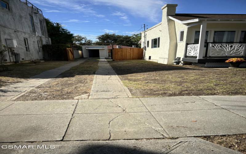 4049 Colonial - Driveway with open gate