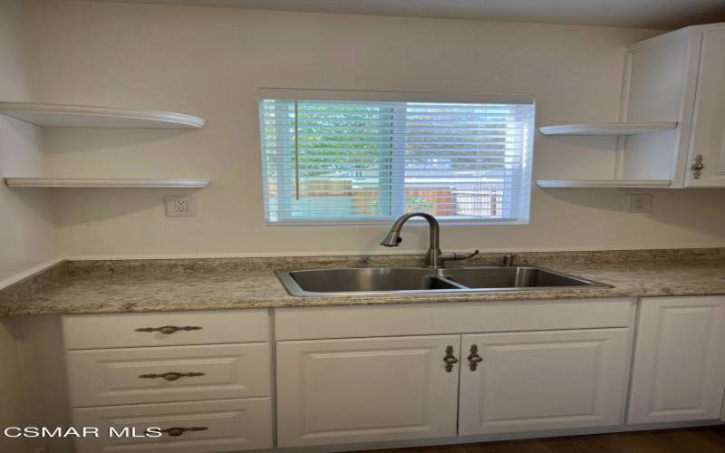 4049 Colonial - Kitchen sink w window