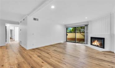 5800 Owensmouth Avenue 54, Woodland Hills, California 91367, 2 Bedrooms Bedrooms, ,2 BathroomsBathrooms,Residential,Buy,5800 Owensmouth Avenue 54,SR24225407