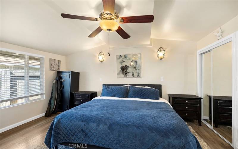 Primary Bedroom, Ceiling fan, mirrored closet doors