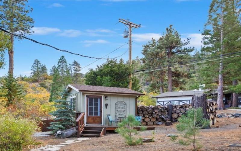 INSULATED COTTAGE/ LIBRARY