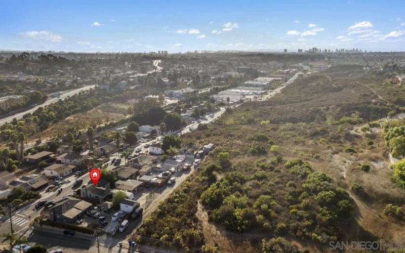 Close to downtown SD and surrounded by natural habitat/hiking trails for privacy, yet walking distance to shops/restaurants and bus is steps away.