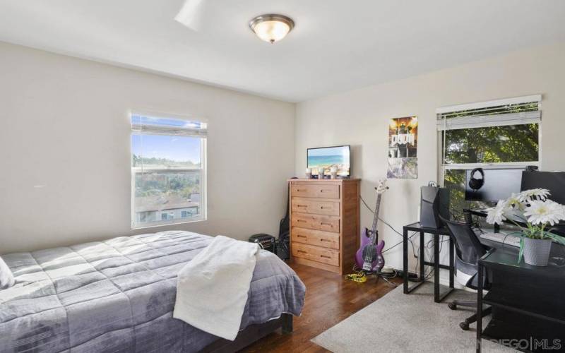 This Bedroom also was 2 windows to enjoy the views and fresh breezes