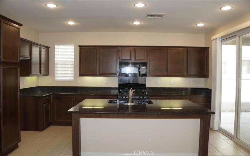 TASTEFULLY DONE KITCHEN WITH GRANITE COUNTERTOPS