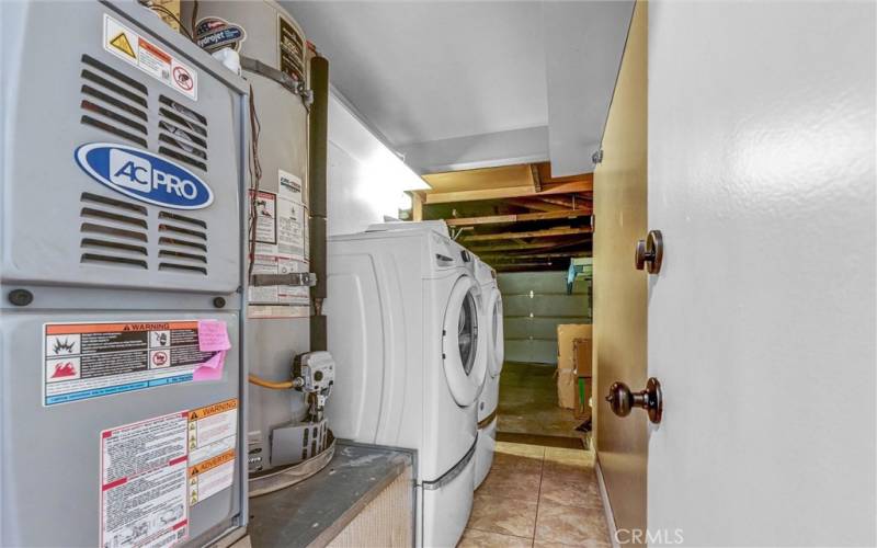 Laundry area with gas dryer and washing machine included