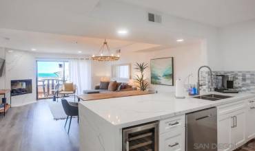 5726 La Jolla Blvd 201, La Jolla, California 92037, 2 Bedrooms Bedrooms, ,2 BathroomsBathrooms,Residential Lease,Rent,5726 La Jolla Blvd 201,240025848SD