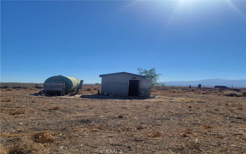 water well and tank