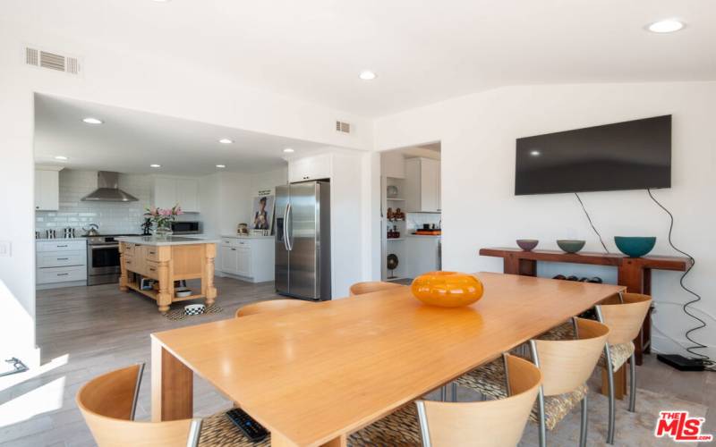 Kitchen's dining area