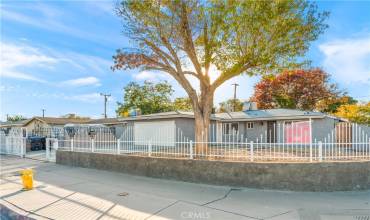 45581 Foxton Avenue, Lancaster, California 93535, 4 Bedrooms Bedrooms, ,2 BathroomsBathrooms,Residential,Buy,45581 Foxton Avenue,RS24226190