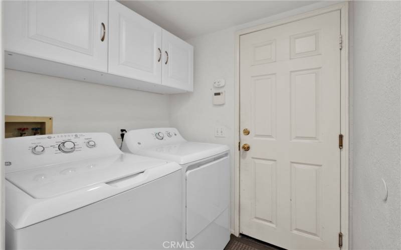 INDIVIDUAL LAUNDRY ROOM LEADS TO GARAGE