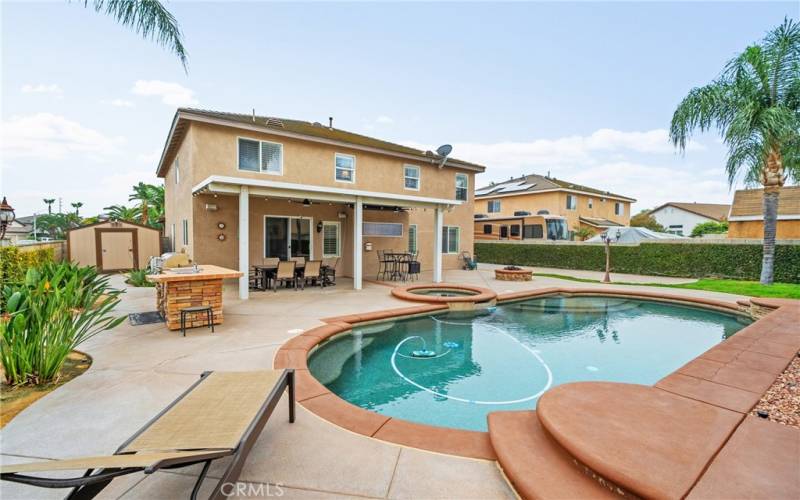 Beautiful saltwater pool and spa with lighting