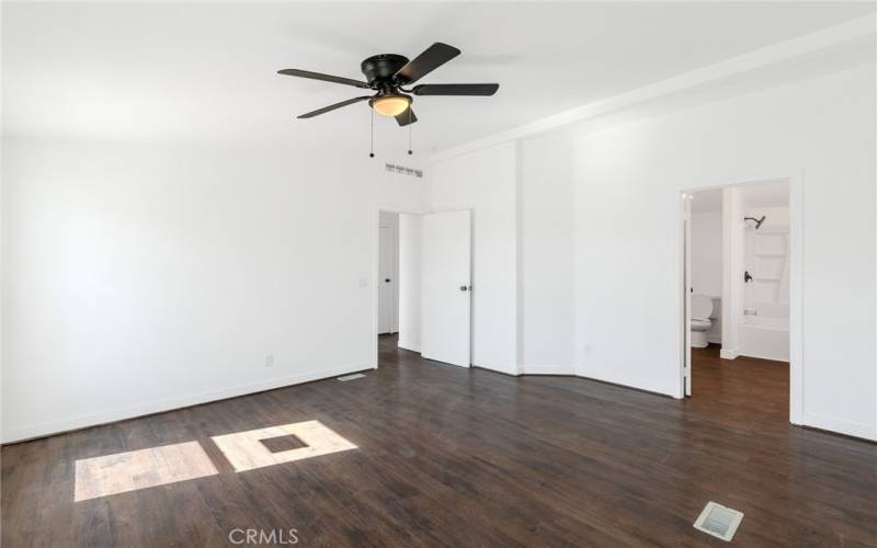 Master Room Towards bathroom