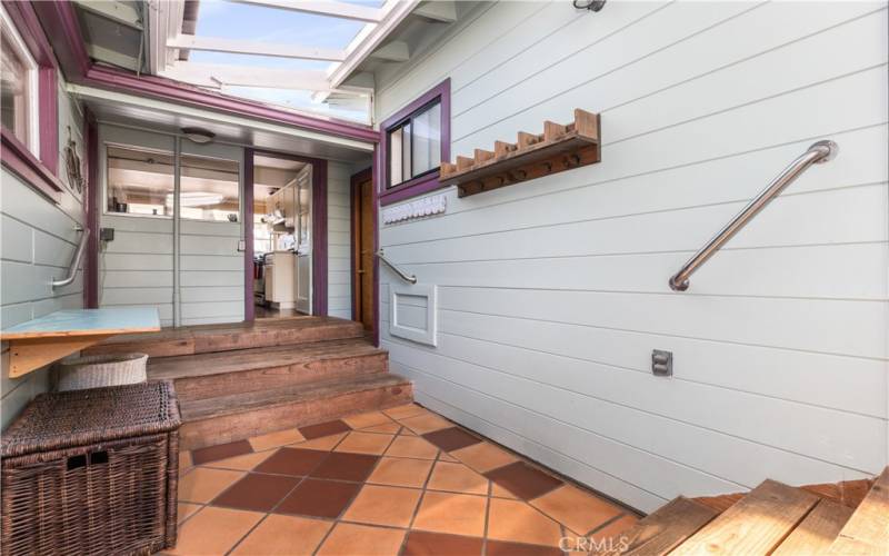 Enclosed Breezeway with access to Kitchen