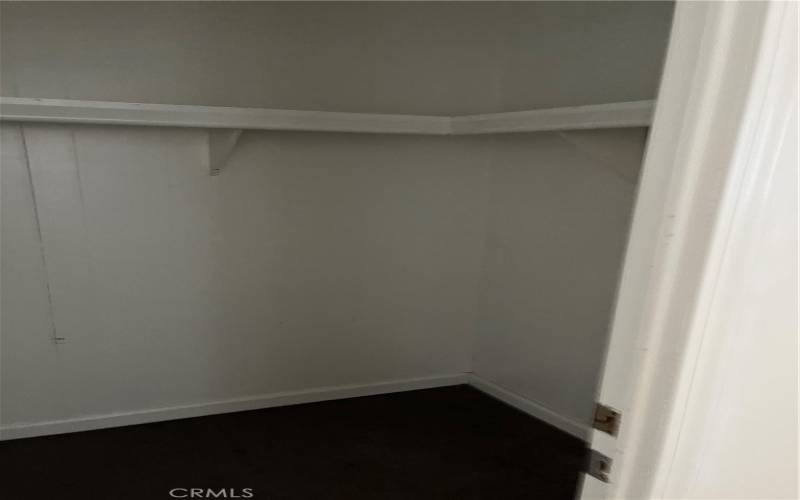 WALK-IN-CLOSET